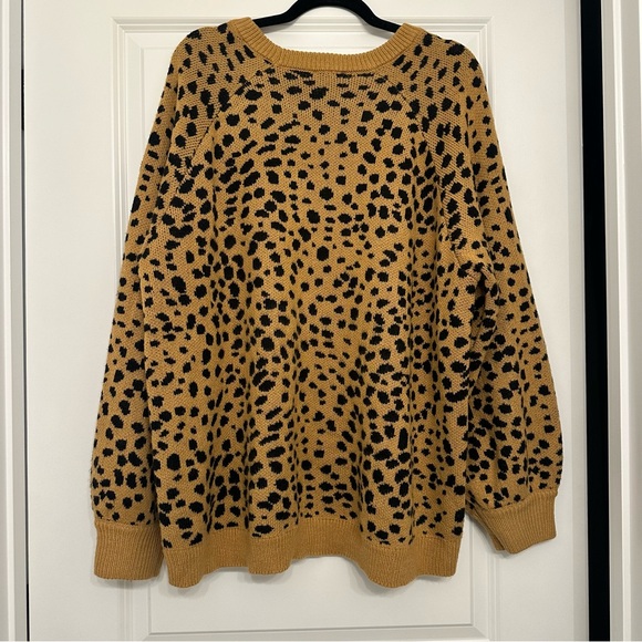 Spotted Sweater - Picture 3 of 4